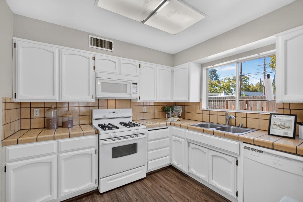 1501 Christopher Way