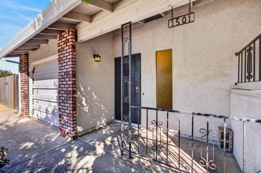 1501 Christopher Way