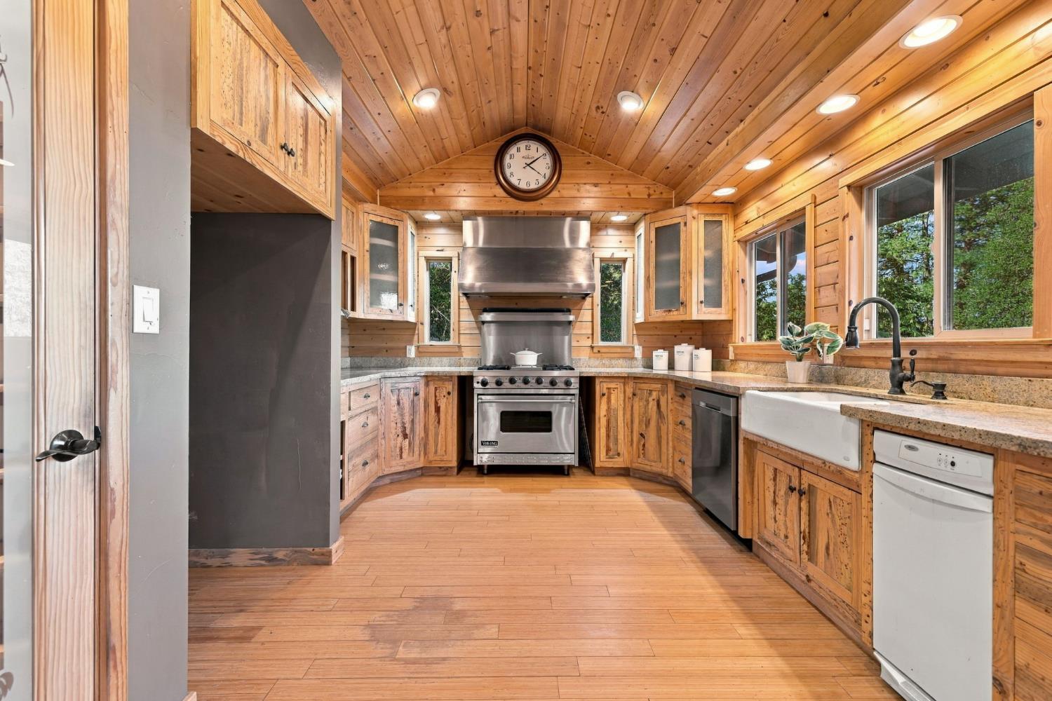 19526 Shawnee Trail