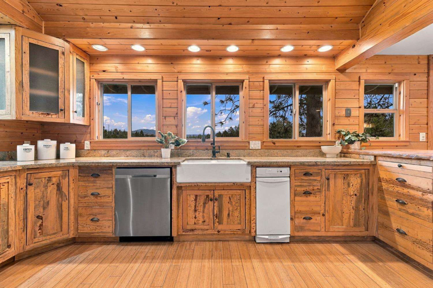 19526 Shawnee Trail