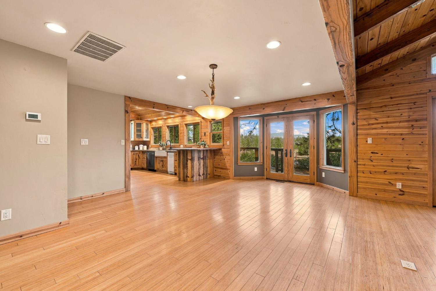 19526 Shawnee Trail