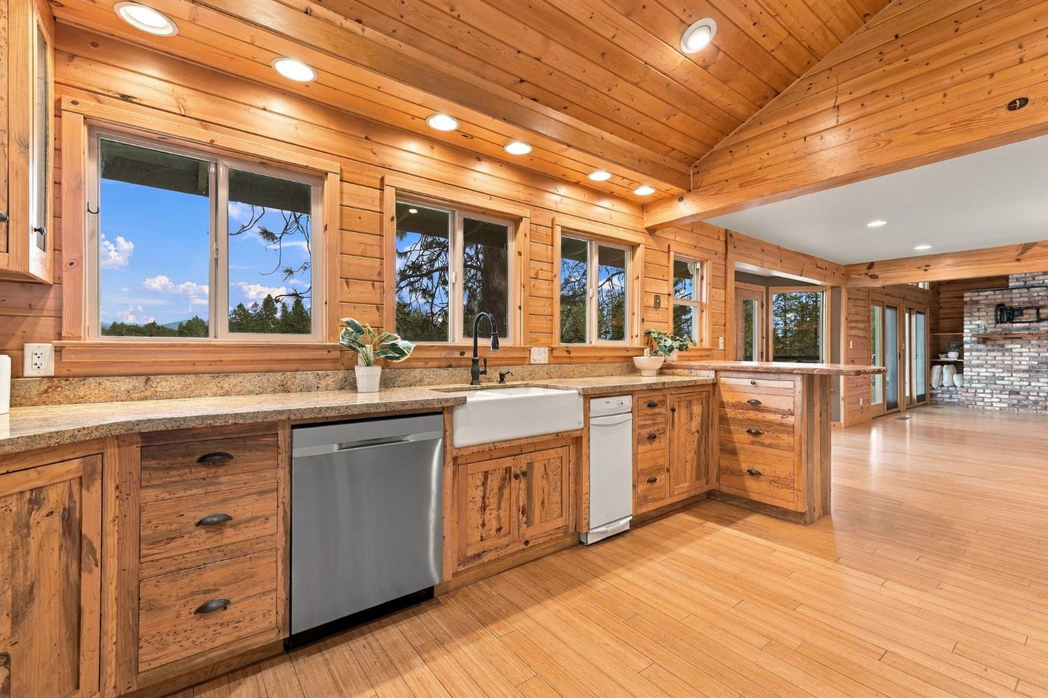 19526 Shawnee Trail
