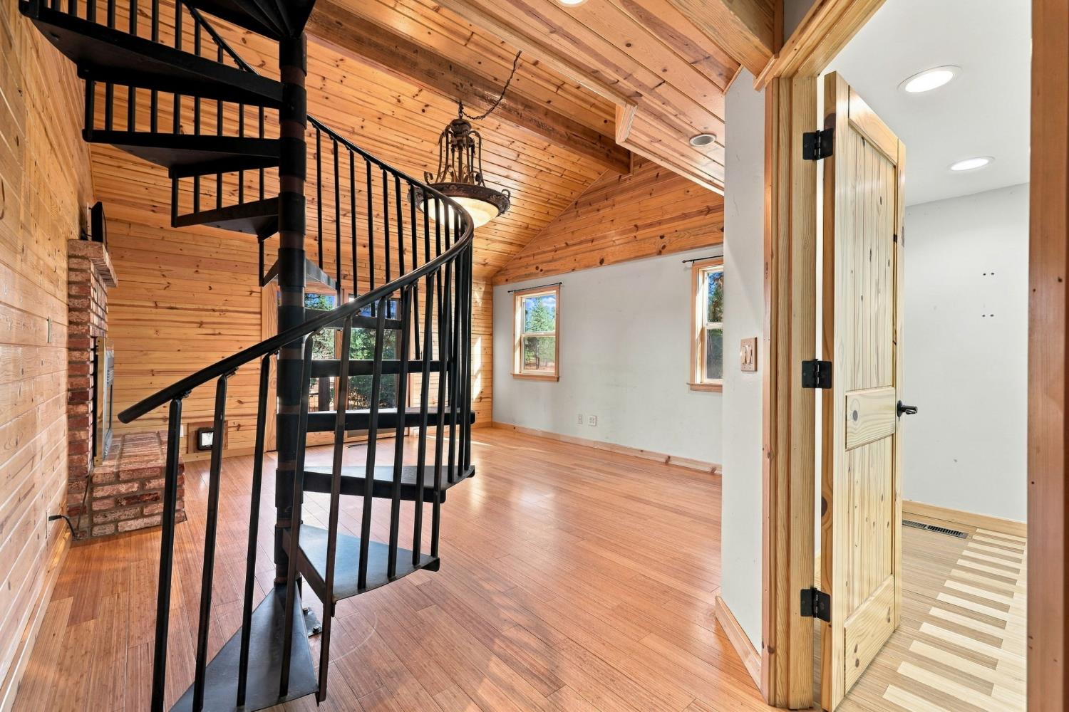 19526 Shawnee Trail