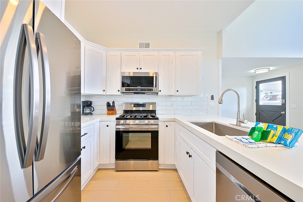 2711 W Balboa Boulevard