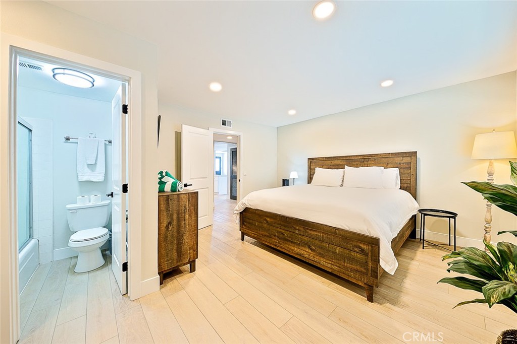 2711 W Balboa Boulevard