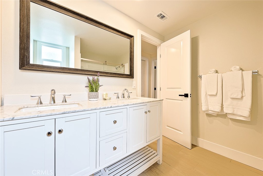 2711 W Balboa Boulevard