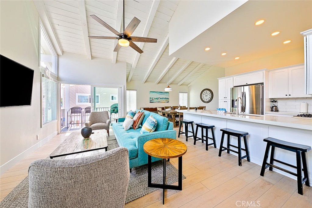 2711 W Balboa Boulevard