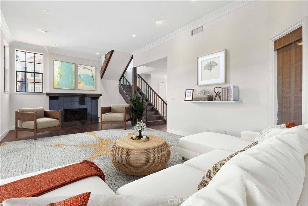 823 W 15th Street 1D