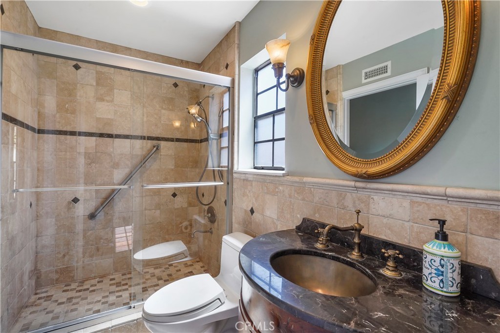 823 W 15th Street 1D