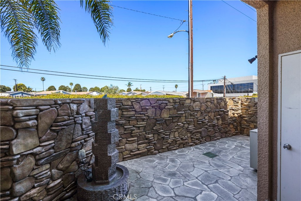 823 W 15th Street 1D