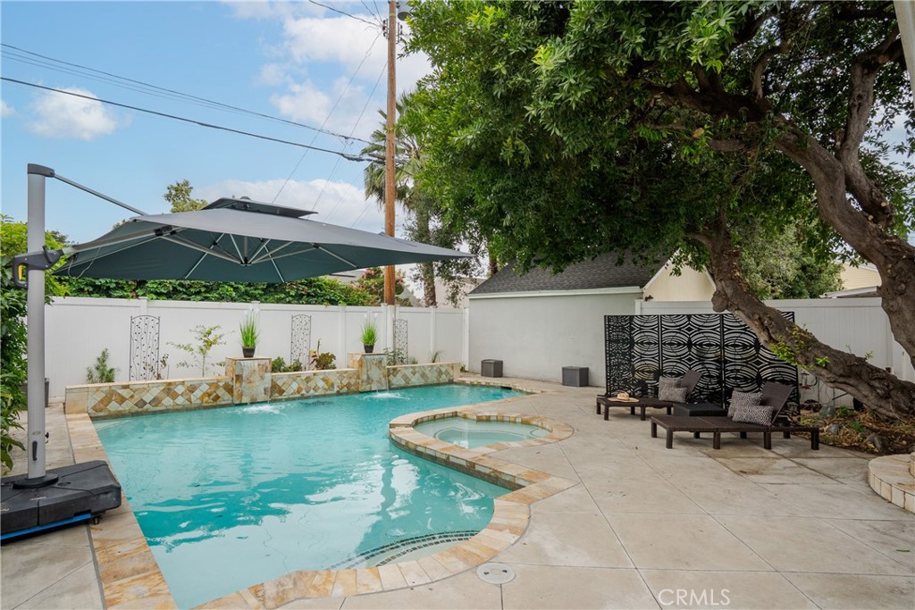 2014 N Flower Street