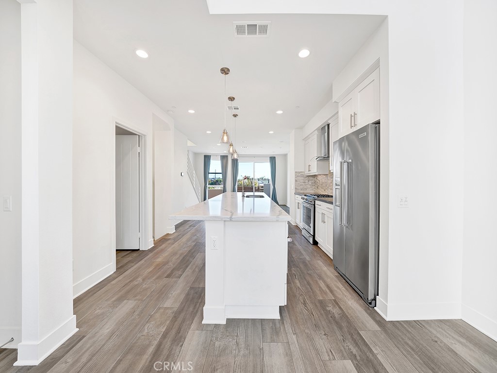 1658 Topanga