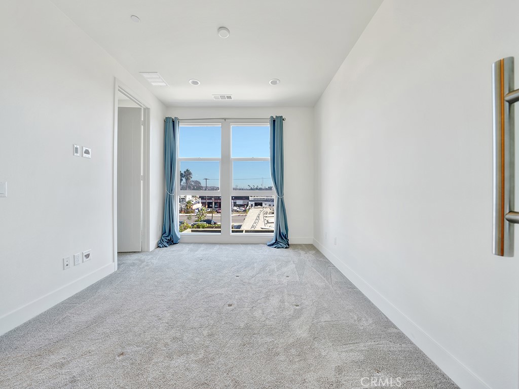 1658 Topanga