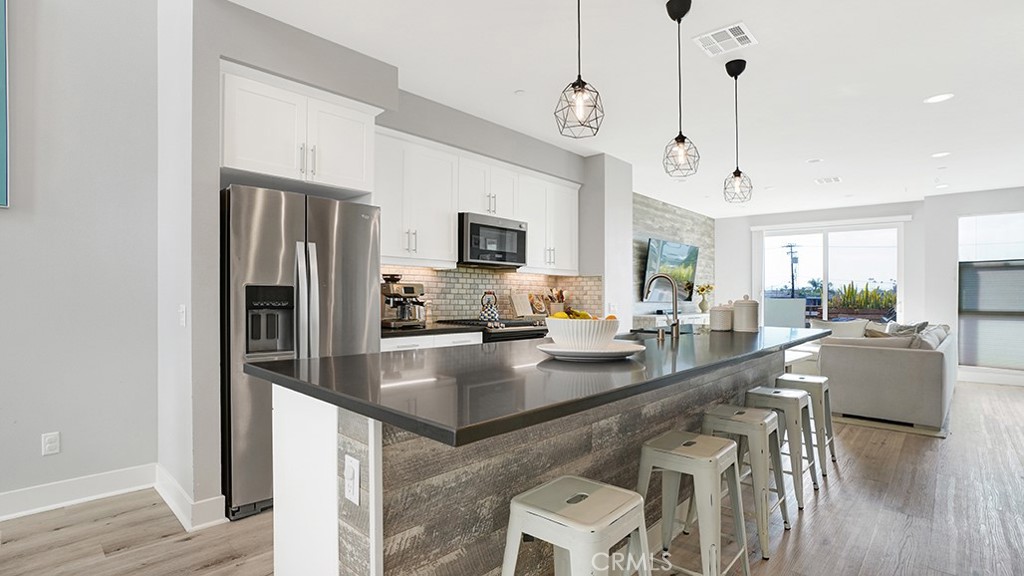 1650 Topanga
