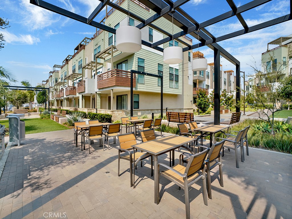 1650 Topanga
