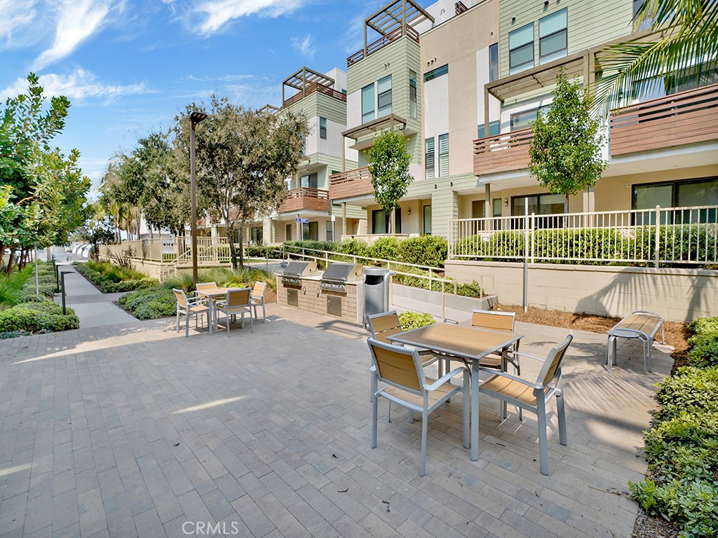 1650 Topanga