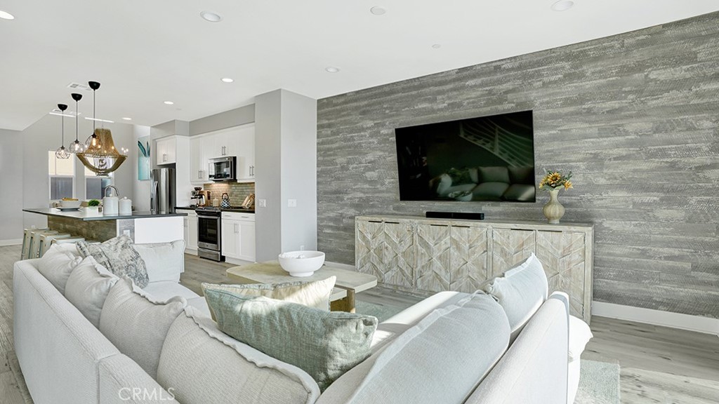 1650 Topanga