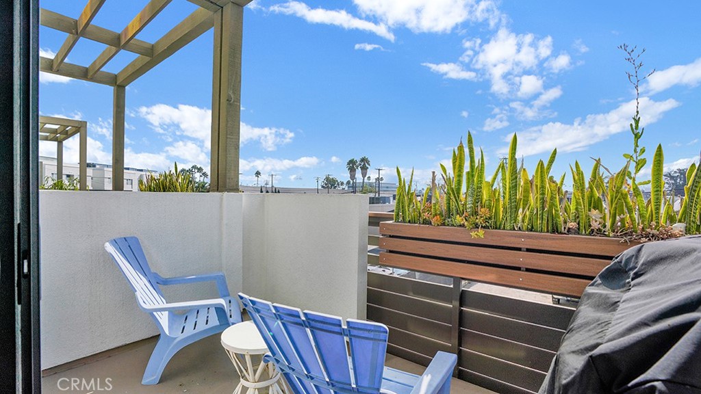1650 Topanga