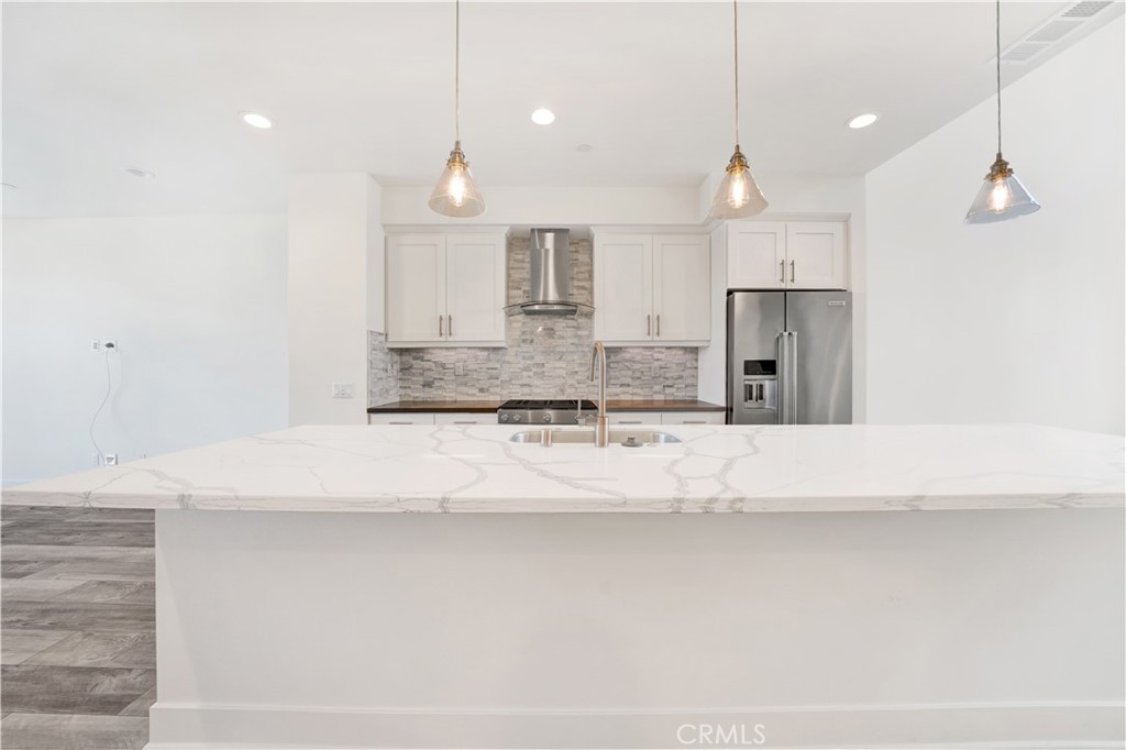1658 Topanga