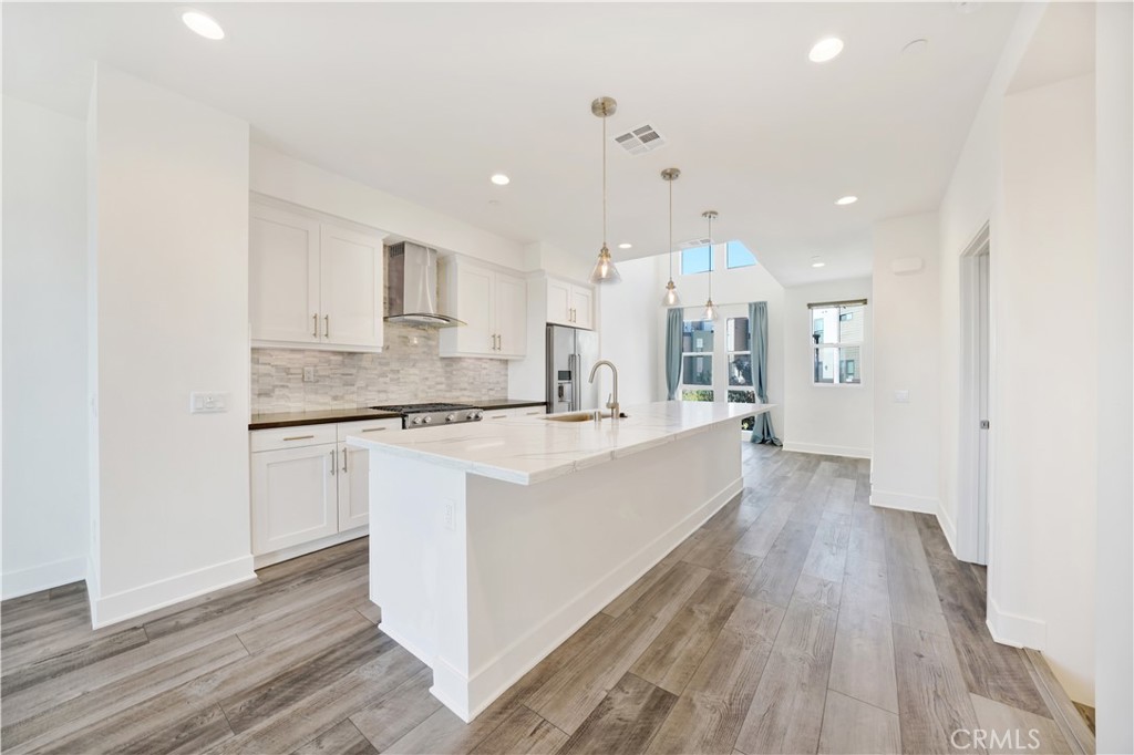 1658 Topanga