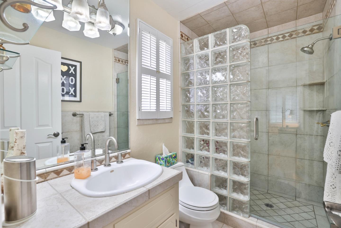 805 East Taylor Street