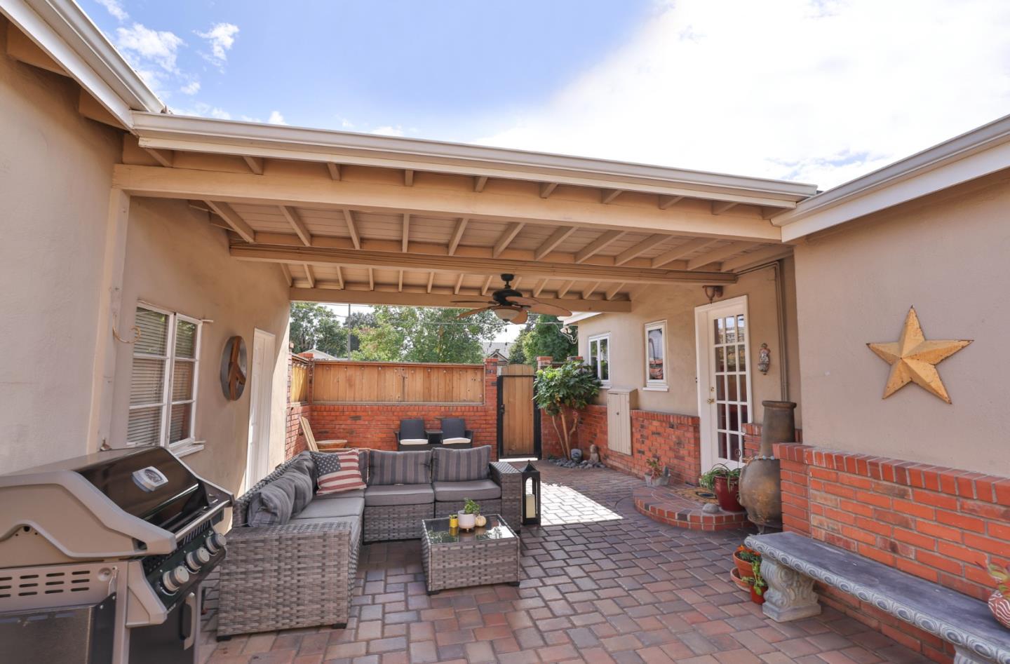 805 East Taylor Street