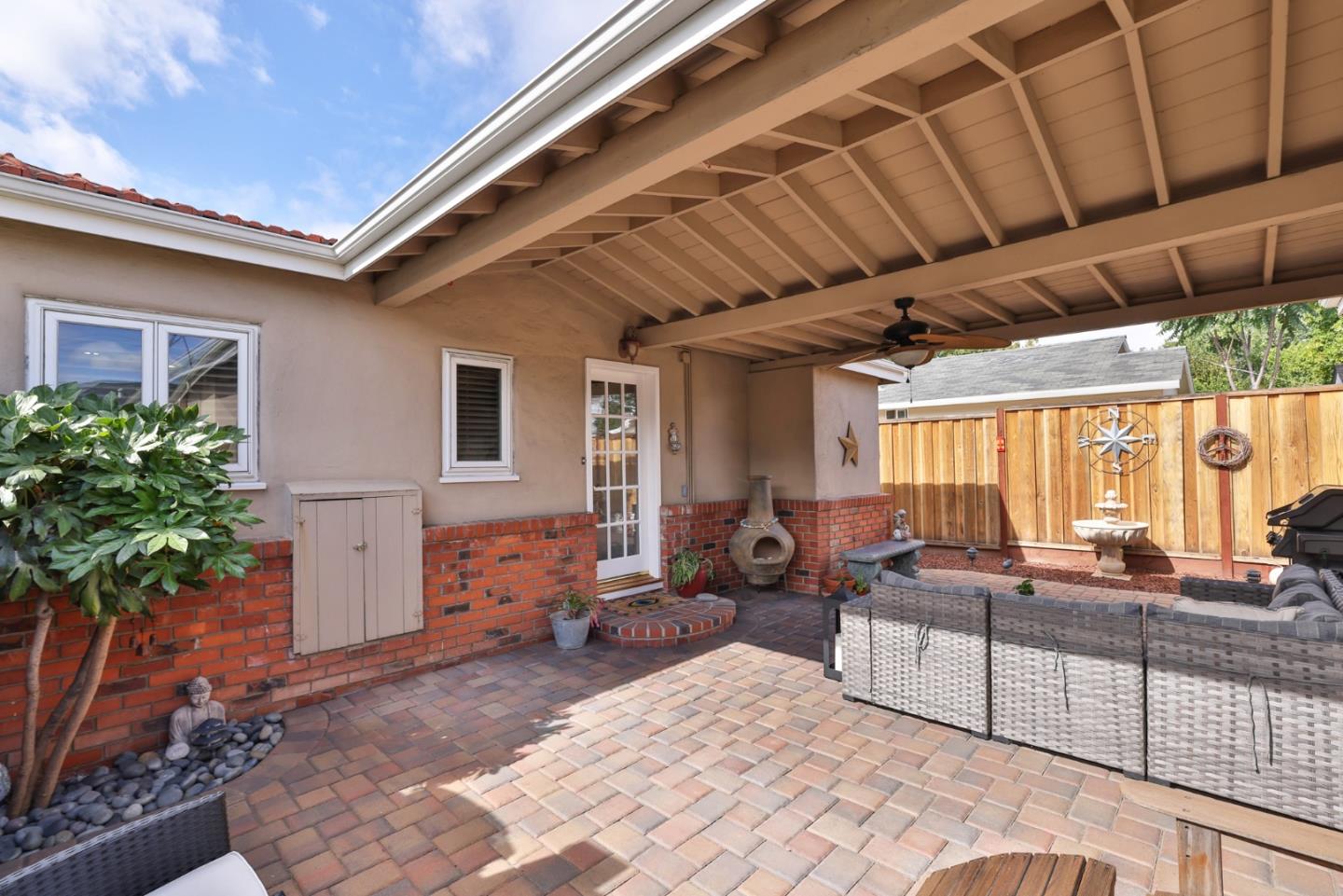 805 East Taylor Street