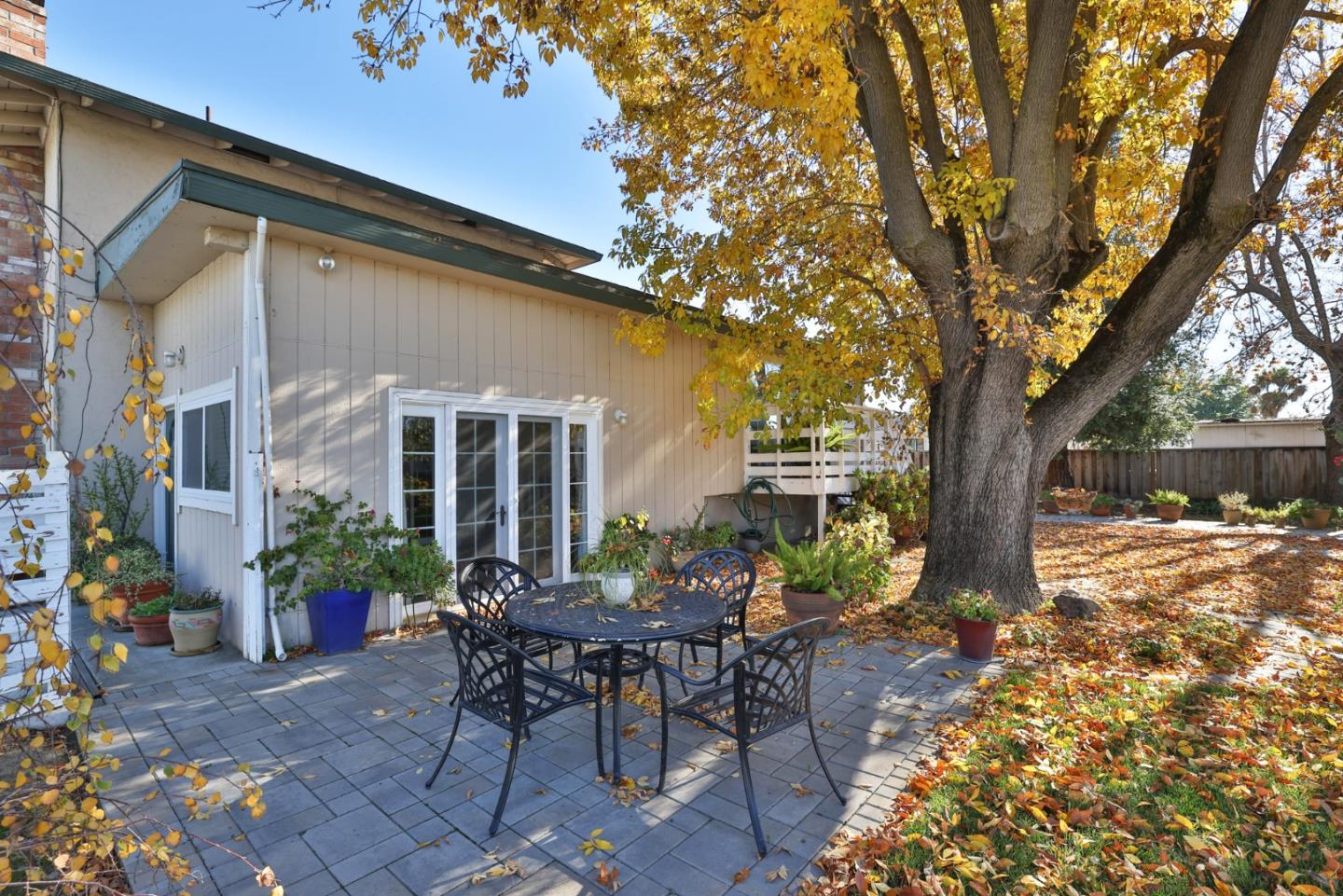 12155 Columbet Avenue