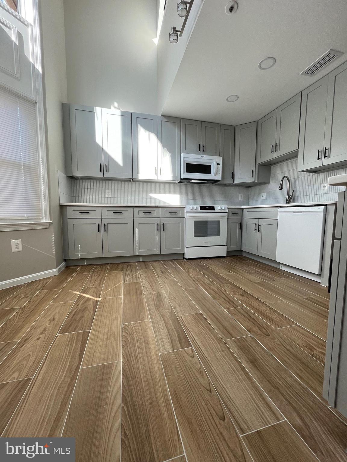 647 N TAZEWELL STREET