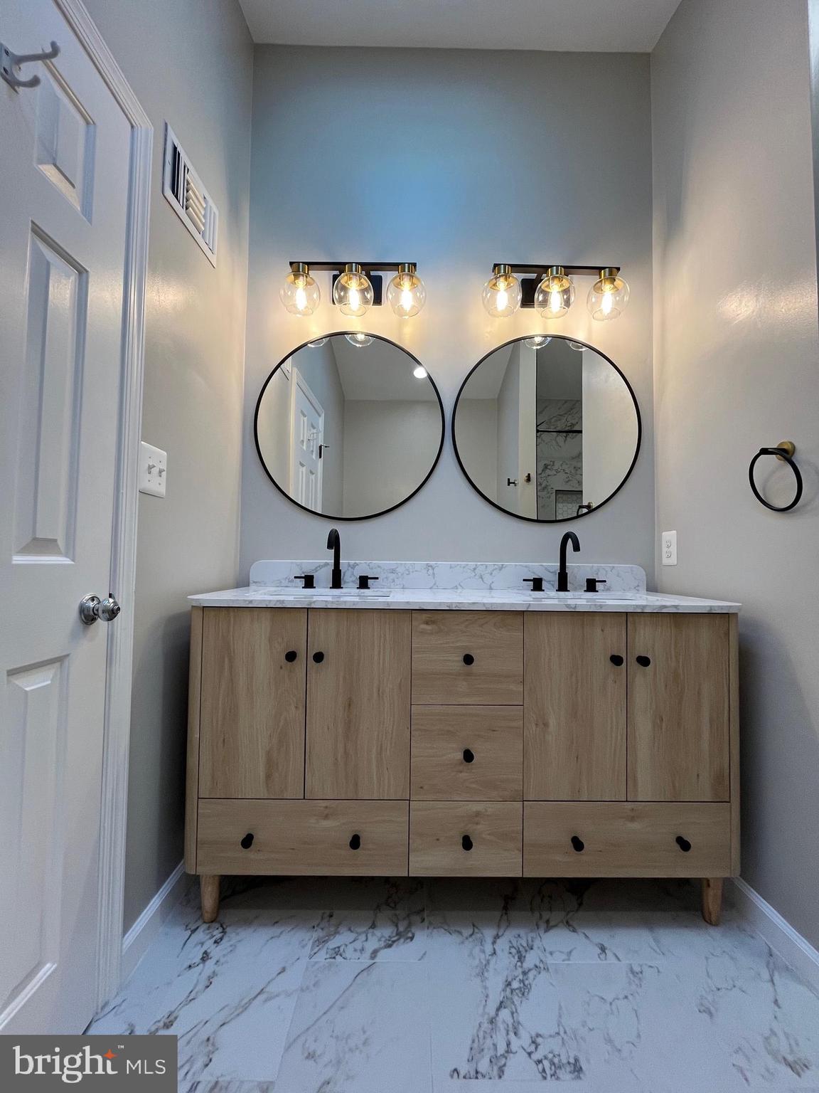 647 N TAZEWELL STREET