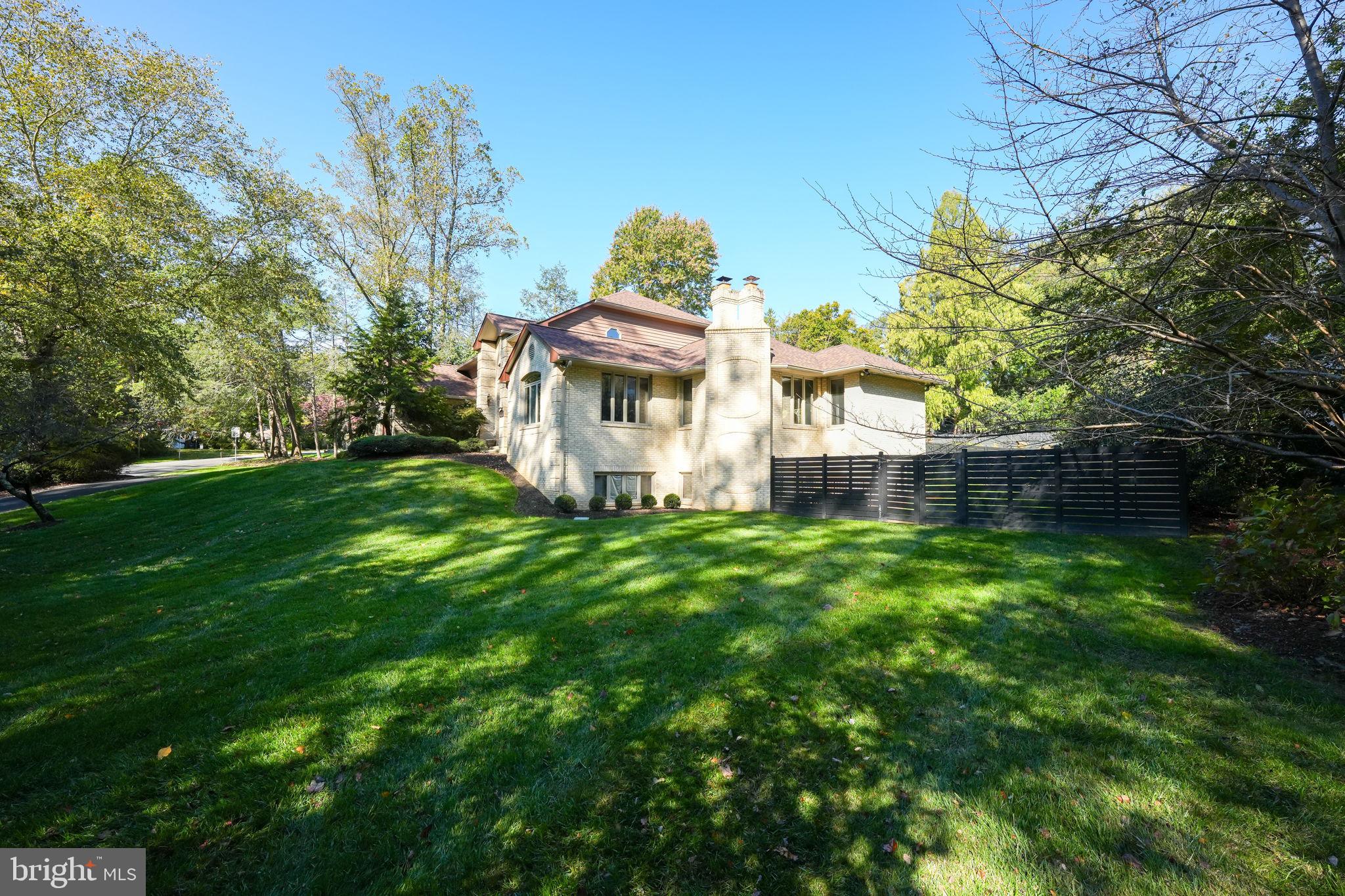 3214 Valley Ln