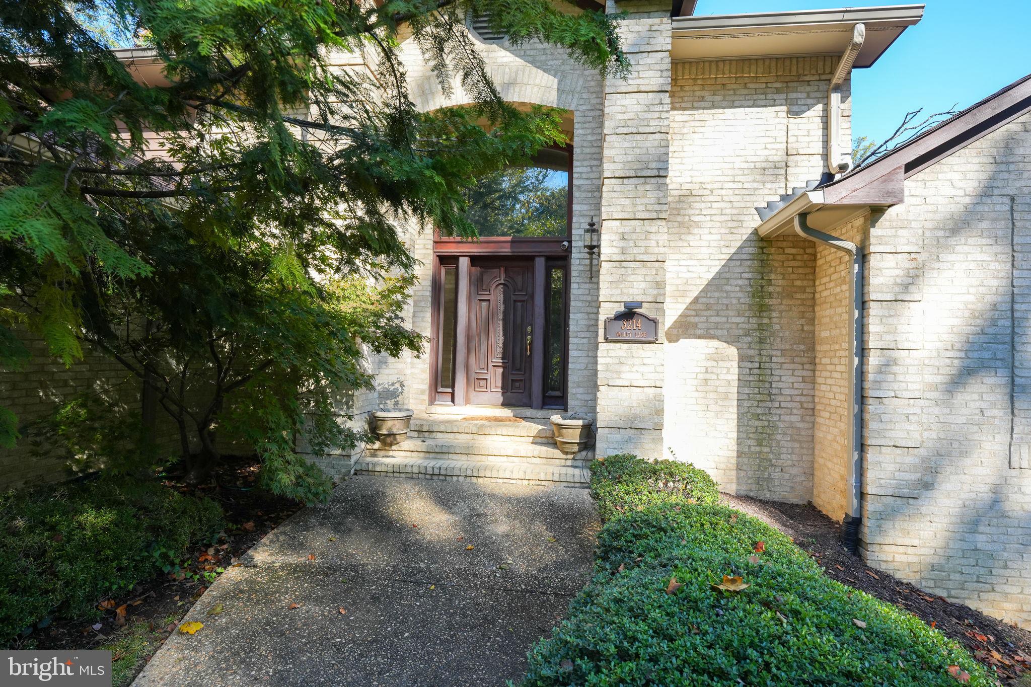 3214 Valley Ln
