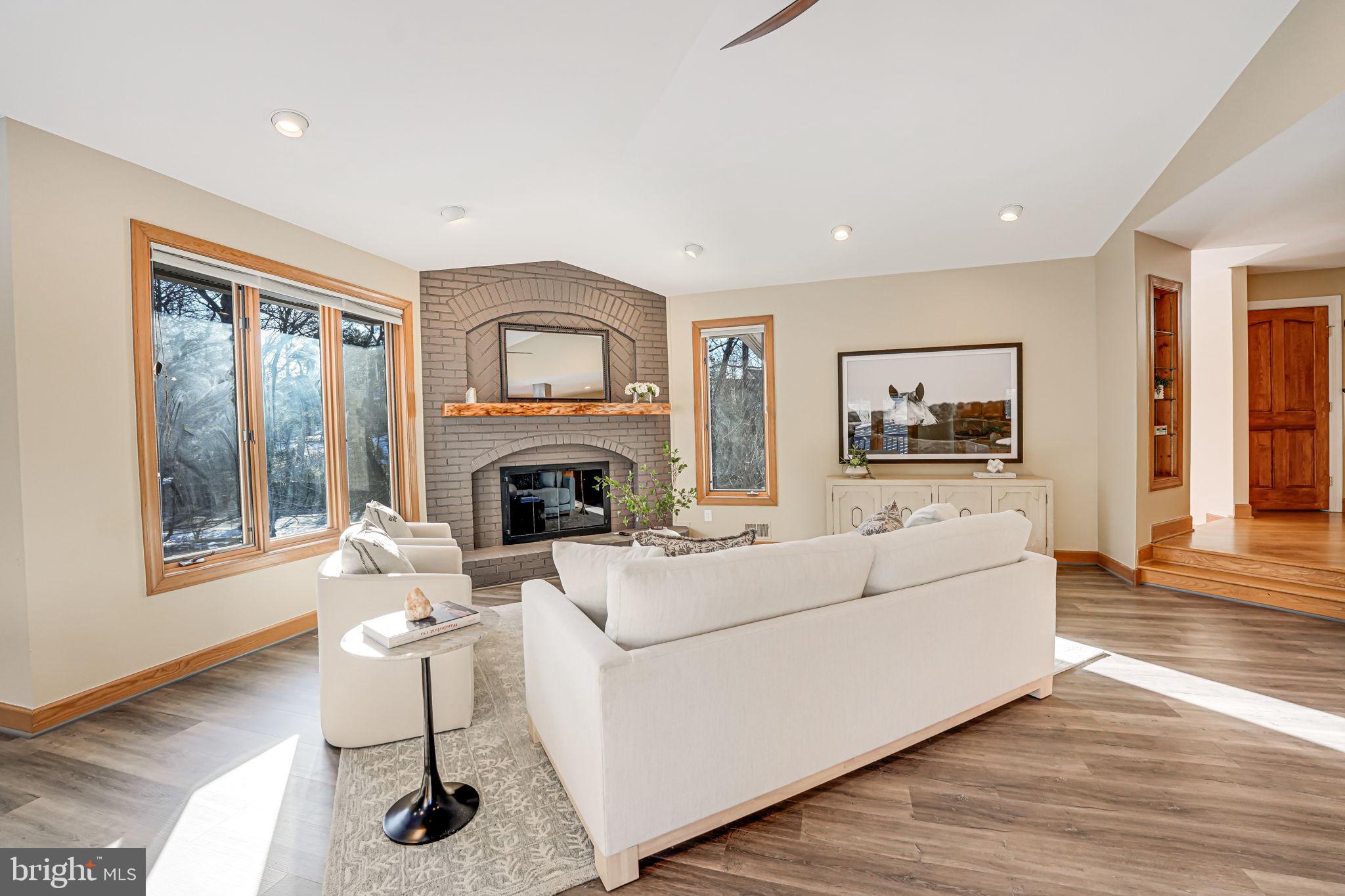 3214 Valley Ln