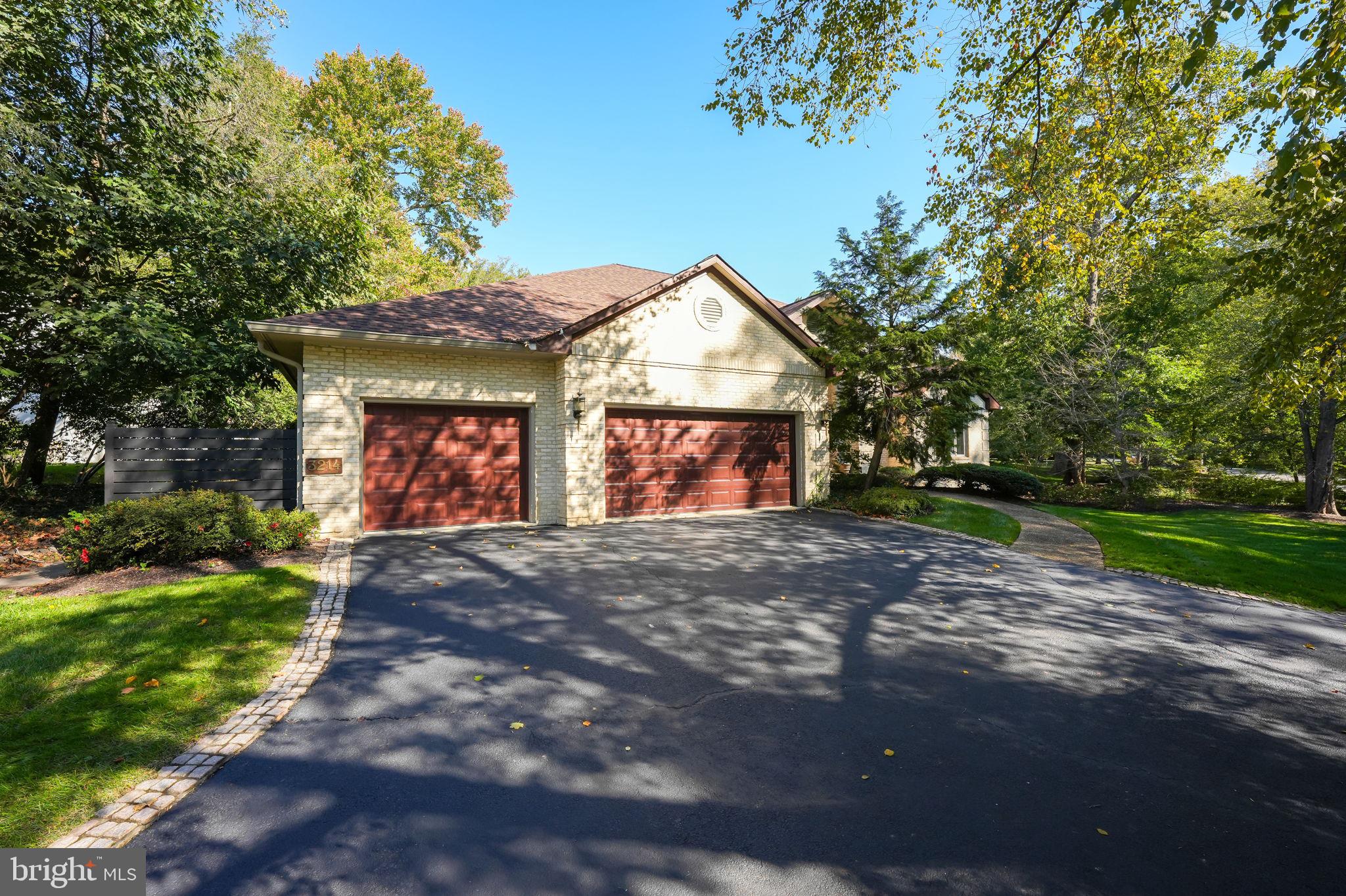 3214 Valley Ln