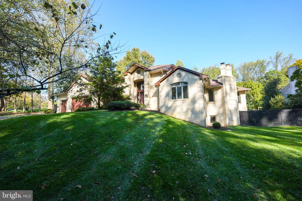 3214 Valley Ln