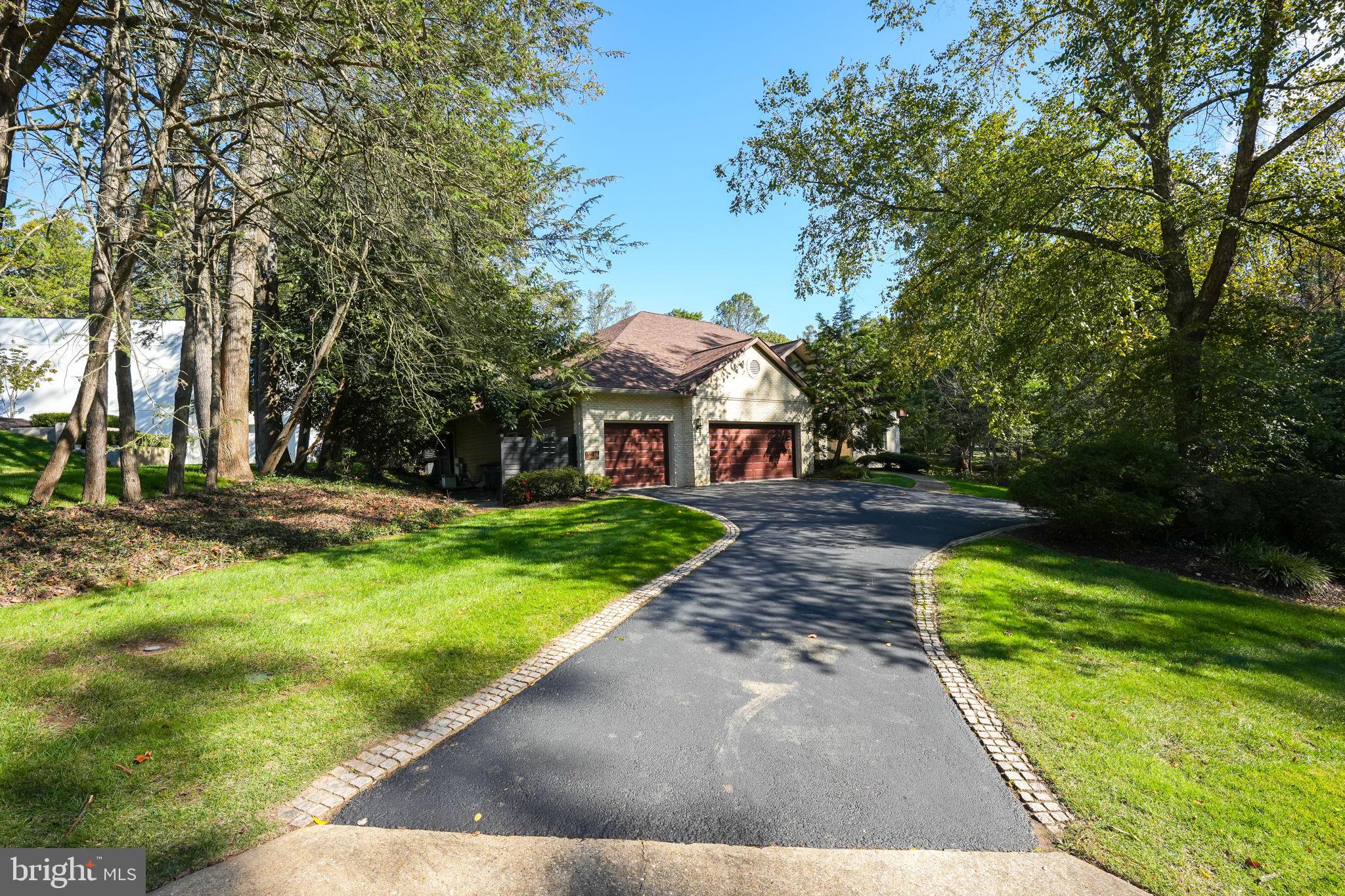 3214 Valley Ln
