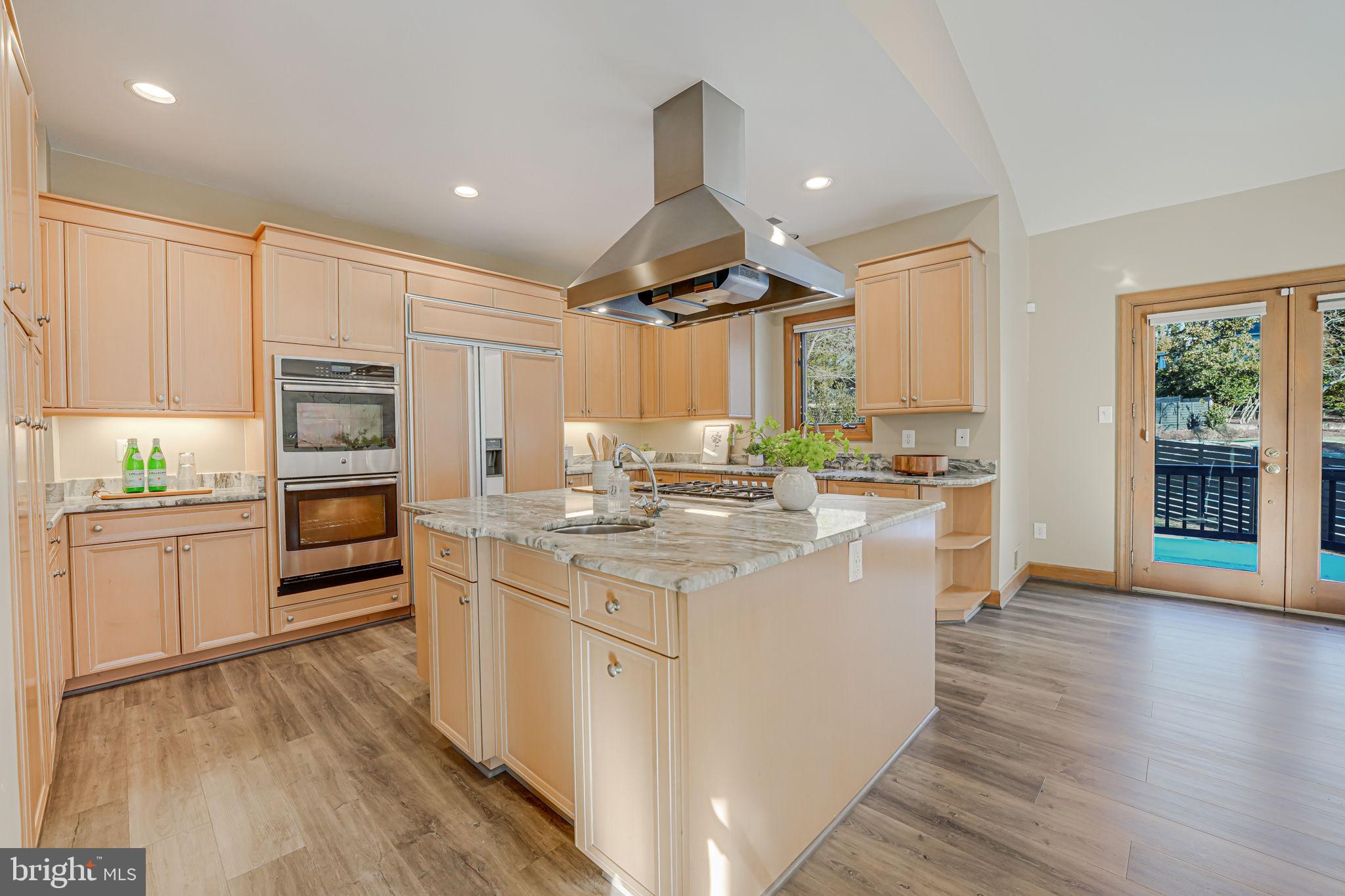 3214 Valley Ln