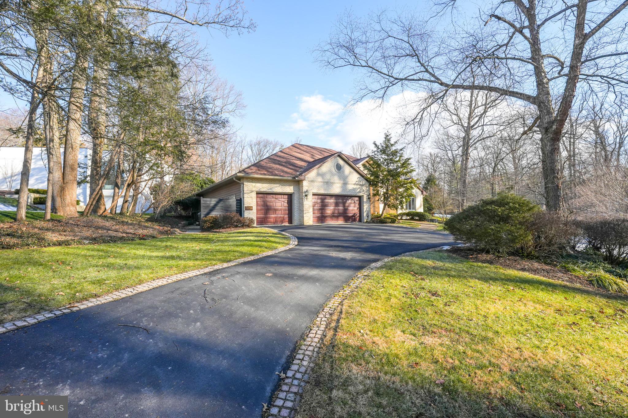 3214 Valley Ln