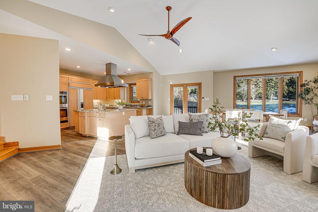 3214 Valley Ln