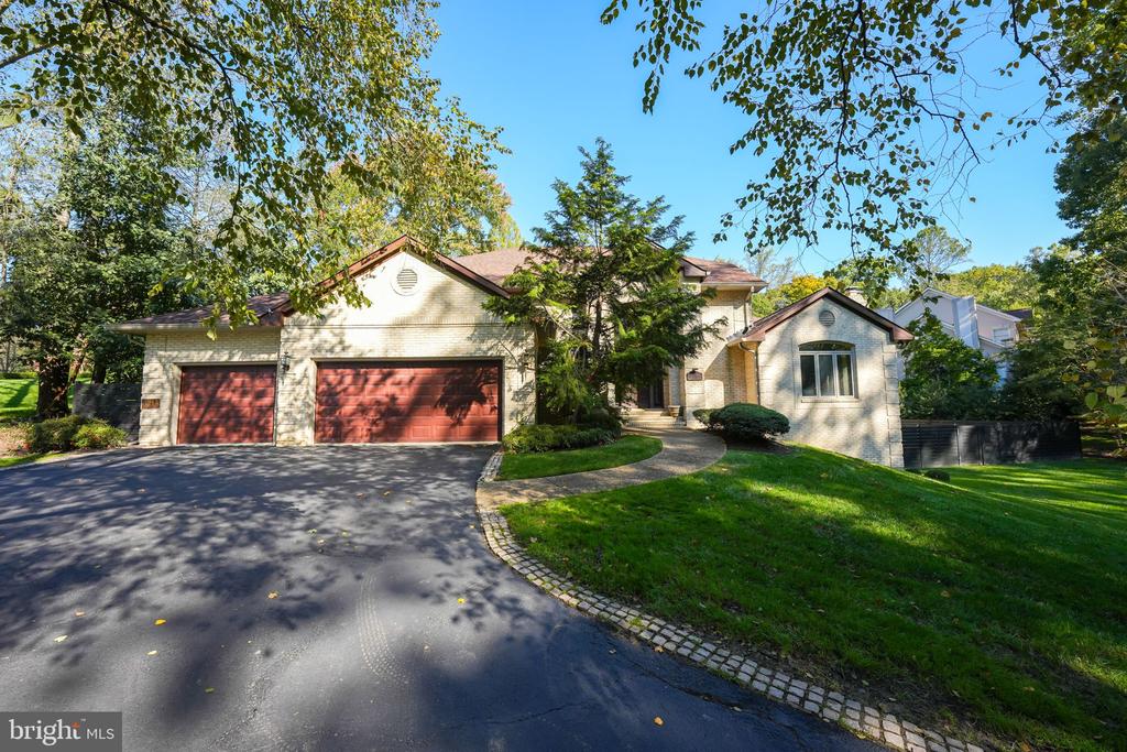 3214 Valley Ln
