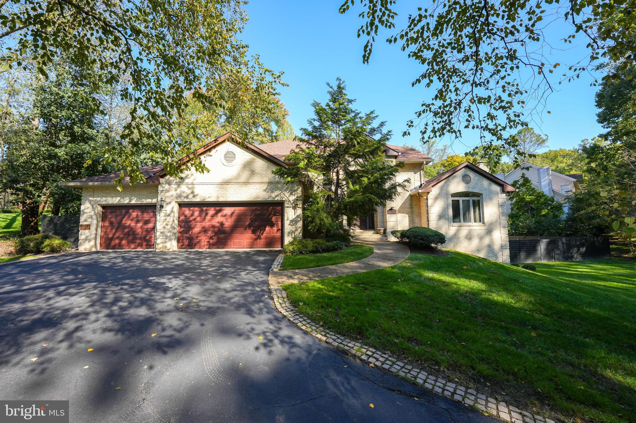 3214 Valley Ln