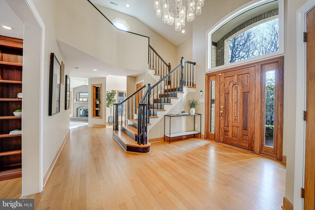 3214 Valley Ln