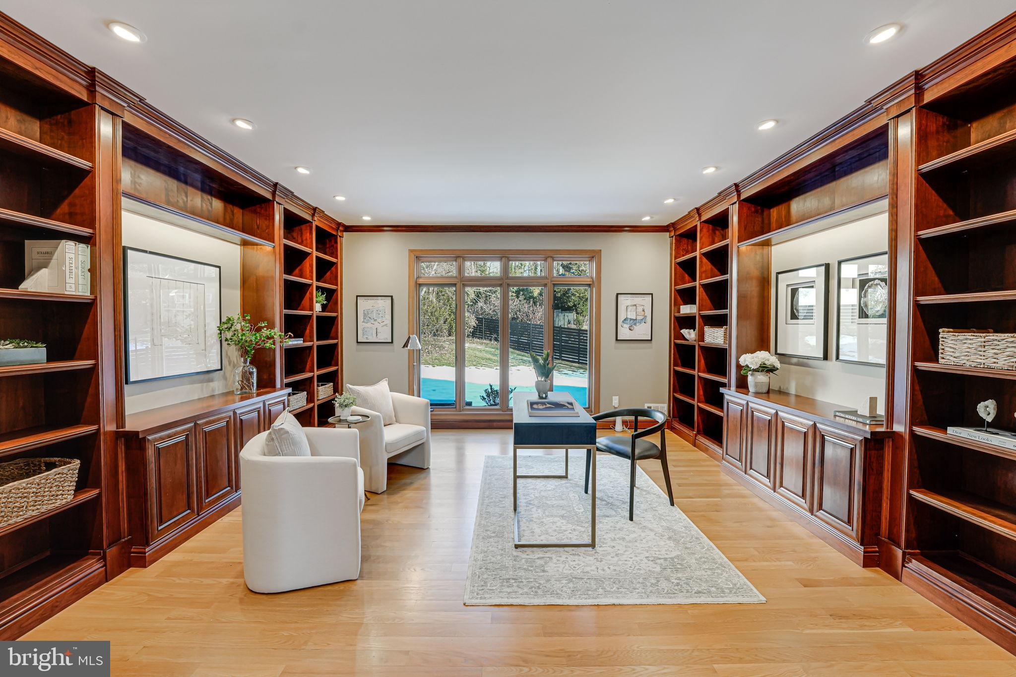 3214 Valley Ln