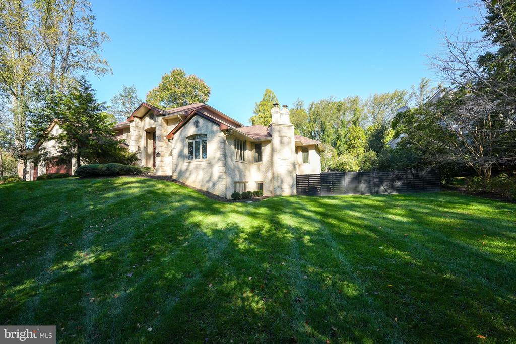 3214 Valley Ln