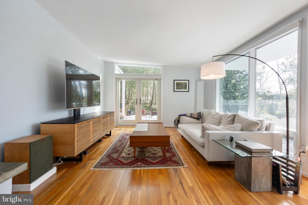 2114 Whiteoaks Dr