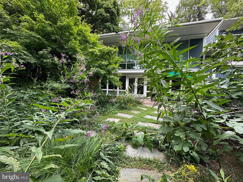 2114 Whiteoaks Dr