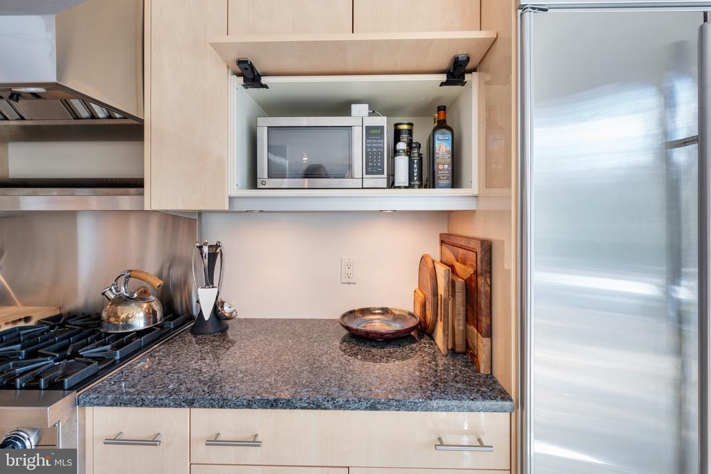 2114 Whiteoaks Dr
