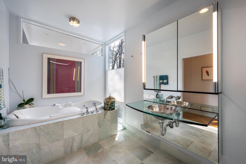 2114 Whiteoaks Dr