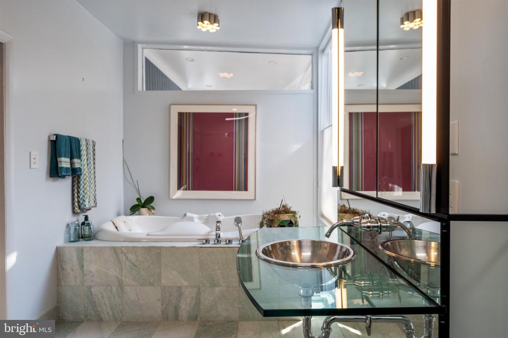 2114 Whiteoaks Dr