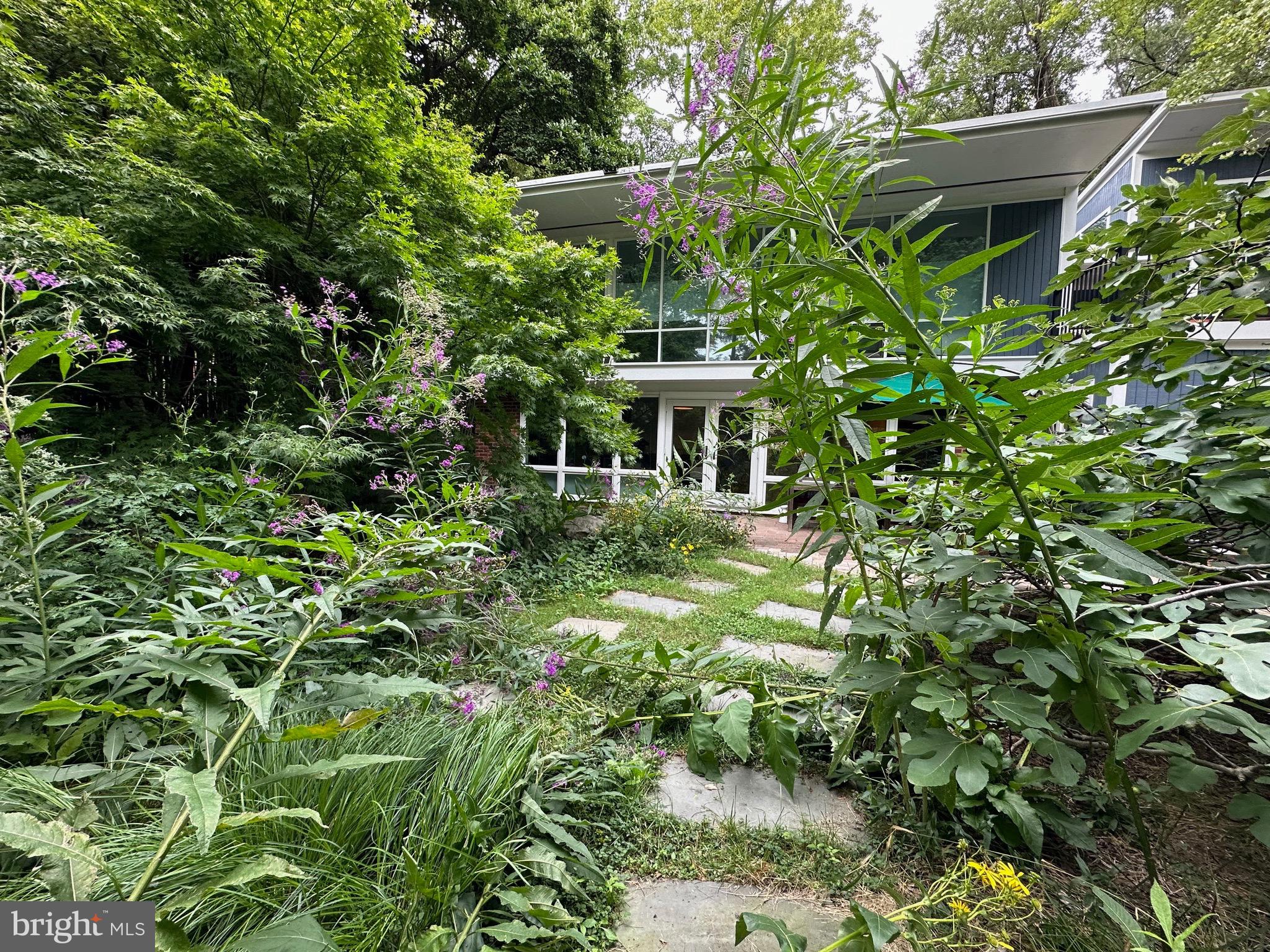 2114 Whiteoaks Dr